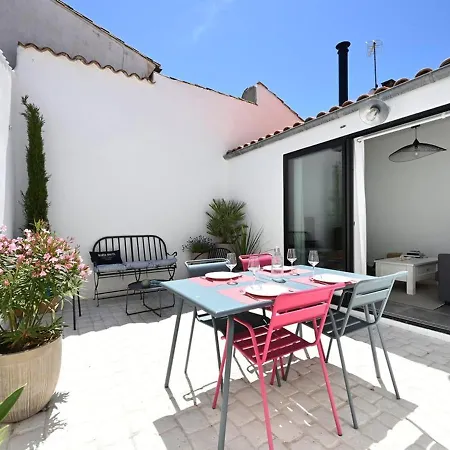 Maison De Charme Renovee Avec Cour Au Centre Du Village - - Fr-1-434-98 Feriehus Les Portes-en-Re