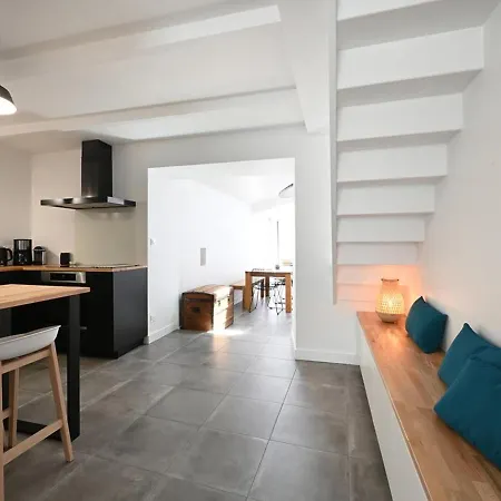 Maison De Charme Renovee Avec Cour Au Centre Du Village - - Fr-1-434-98 Les Portes-en-Re