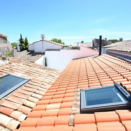 Casa de Férias Maison De Charme Renovee Avec Cour Au Centre Du Village - - Fr-1-434-98 *